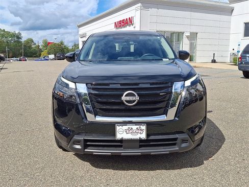 Certified 2024 Nissan Pathfinder S image 2