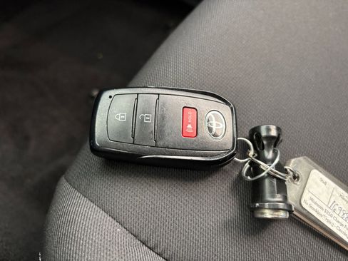 Used 2025 Toyota Tacoma TRD Off-Road AWD/4WD image 21