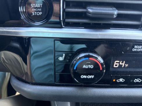 Used 2025 Nissan Pathfinder SL AWD/4WD image 29