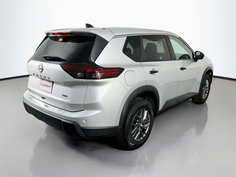 Used 2024 Nissan Rogue S AWD/4WD image 7