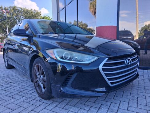 Used 2017 Hyundai Elantra SE image 1