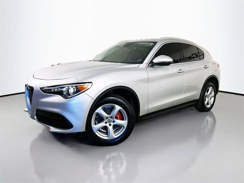 Used 2019 Alfa Romeo Stelvio image 3