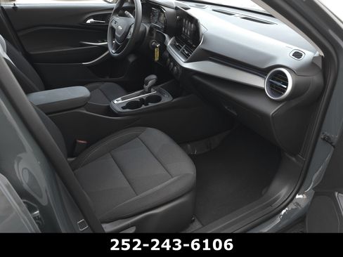 Used 2026 Chevrolet Trax LS image 34