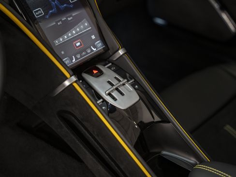 Used 2026 Ferrari Roma Spider RWD image 44