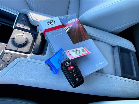 Used 2024 Toyota Grand Highlander XLE image 32