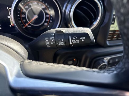 Used 2021 Jeep Wrangler Unlimited Sahara AWD/4WD image 18