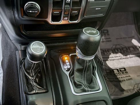 Used 2021 Jeep Wrangler Unlimited Sahara AWD/4WD image 11