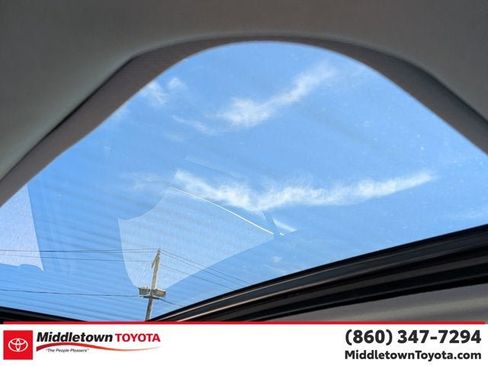 Used 2017 Toyota Camry XLE w/ Moonroof Package FWD image 29