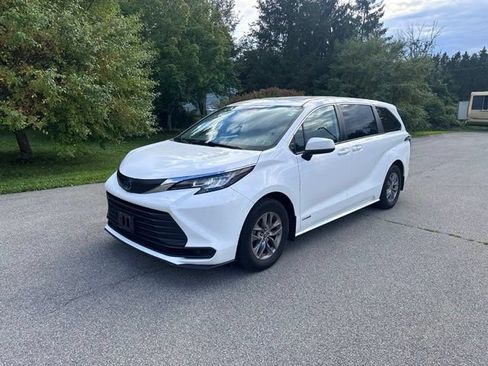 Used 2021 Toyota Sienna LE AWD/4WD image 7