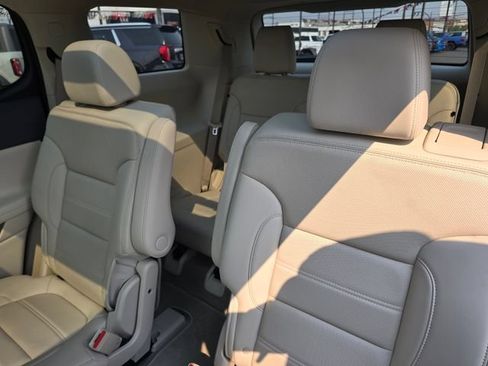 Used 2022 GMC Acadia Denali w/ Denali Ultimate Package AWD/4WD image 18