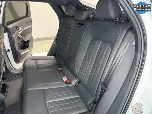 Used 2023 Audi e-tron Premium Plus w/ Premium Plus Package image 25