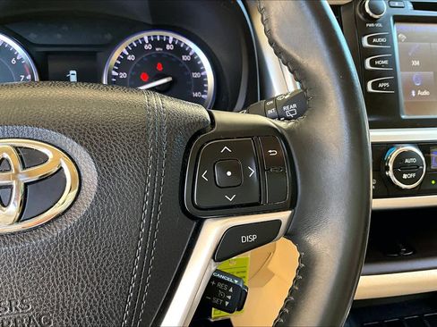 Used 2016 Toyota Highlander Plus FWD image 24