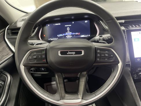 Used 2023 Jeep Grand Cherokee Limited w/ Black Appearance Package AWD/4WD image 30