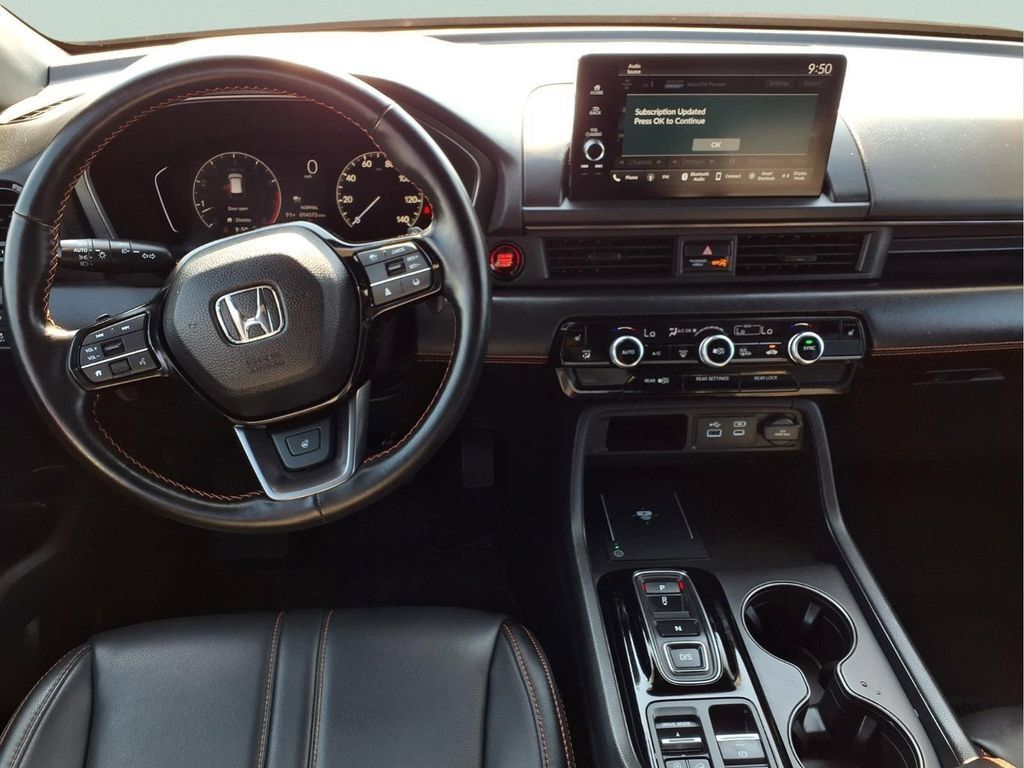 Certified 2025 Honda Pilot TrailSport image 12