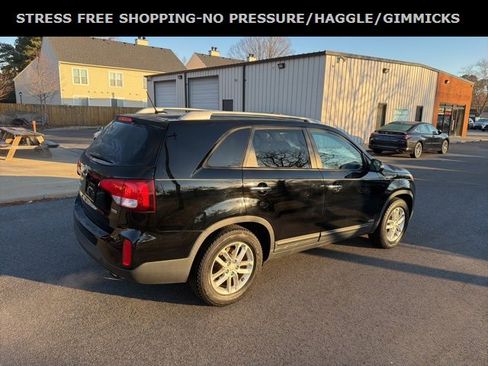 Used 2015 Kia Sorento LX image 3