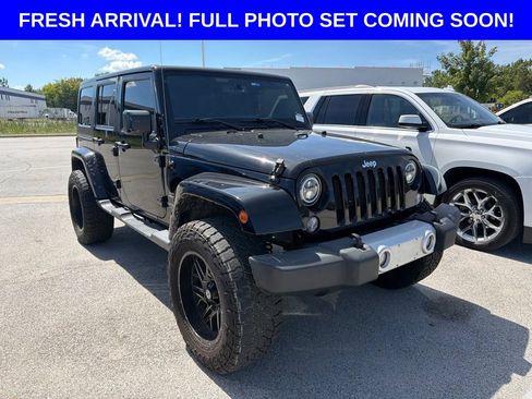 Used 2015 Jeep Wrangler Unlimited Sahara w/ Connectivity Group AWD/4WD image 2