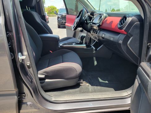 Used 2023 Toyota Tacoma SR5 RWD image 32