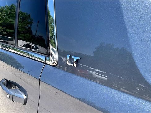 Used 2019 Chevrolet Tahoe LT w/ Luxury Package AWD/4WD image 11