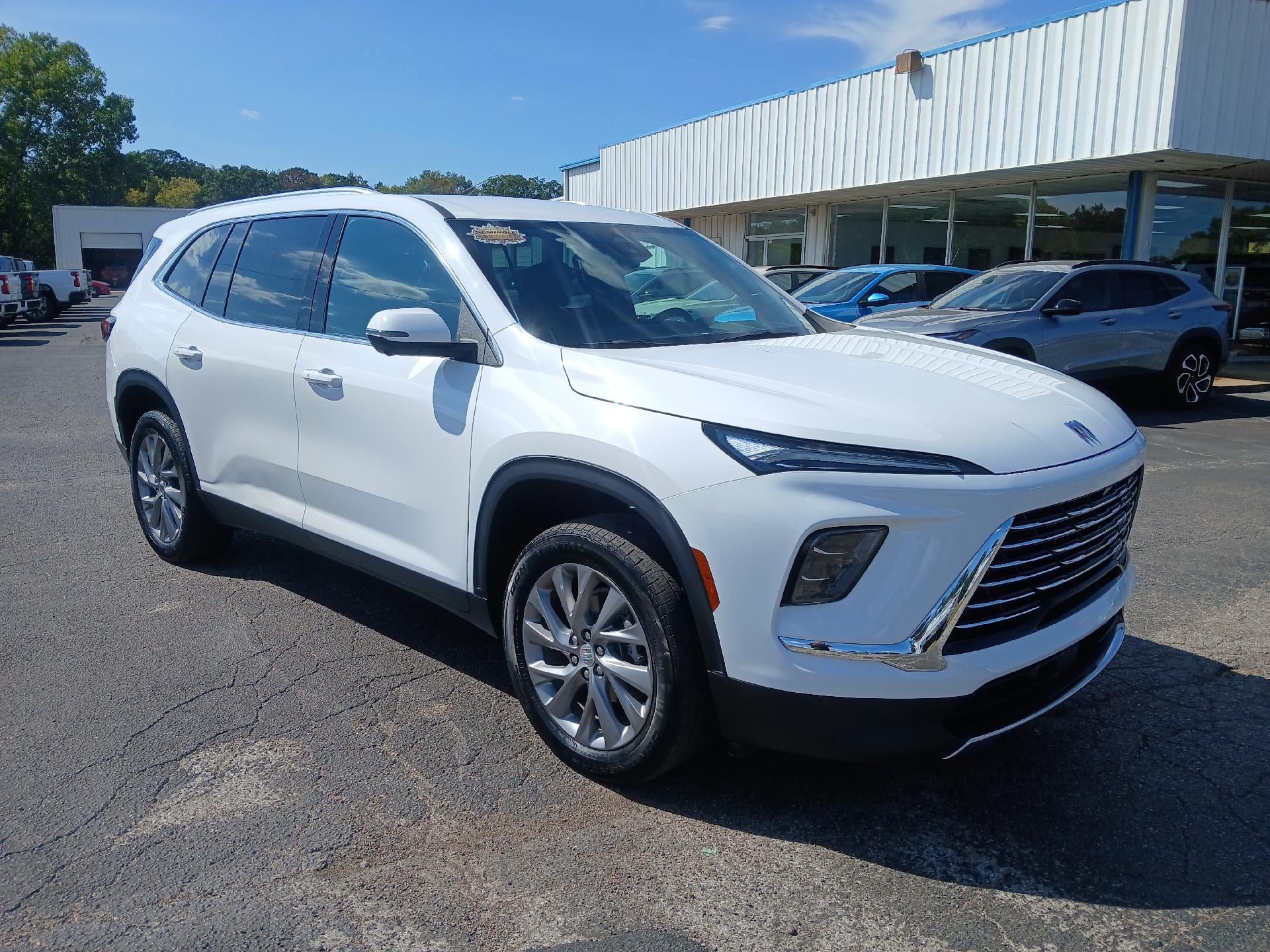 Used 2025 Buick Enclave Preferred FWD image 8