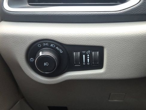 Used 2022 Chrysler Pacifica Touring-L FWD image 31