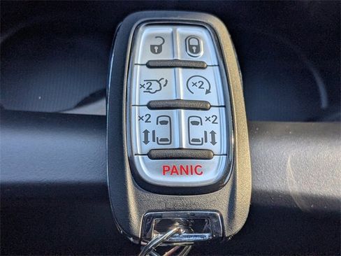 New 2026 Chrysler Pacifica Select image 33
