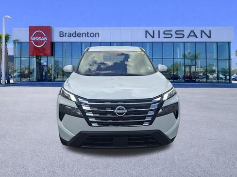 Certified 2025 Nissan Rogue SV FWD image 2