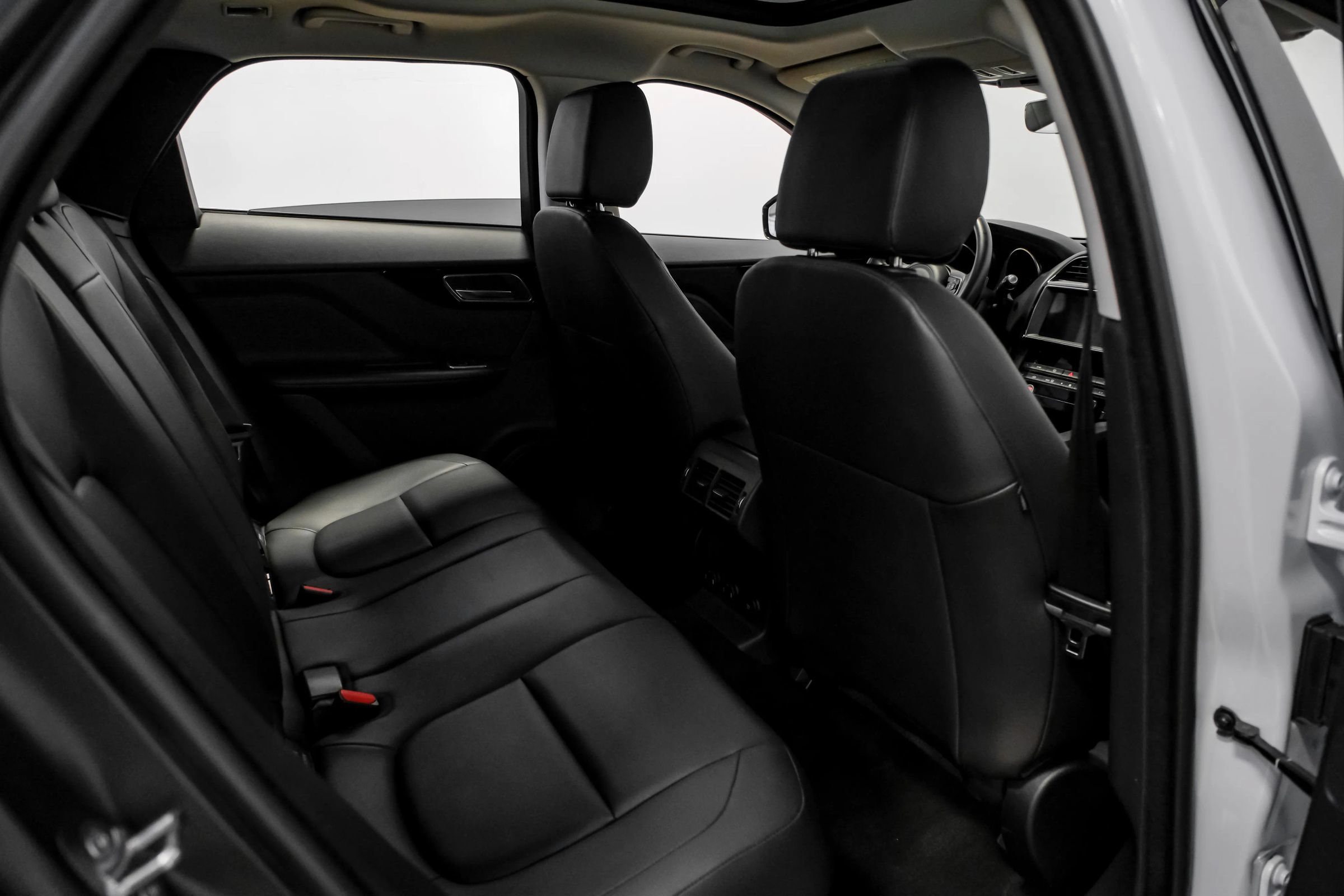 Used 2019 Jaguar F-PACE Premium AWD/4WD image 31
