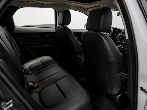 Used 2019 Jaguar F-PACE Premium image 31
