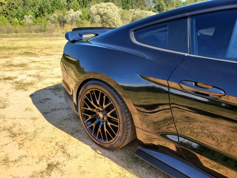 Used 2017 Ford Mustang GT Premium w/ Equipment Group 401A image 10