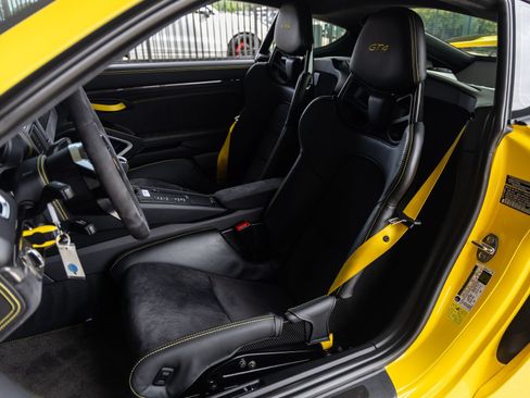 Certified 2016 Porsche Cayman GT4 RWD image 5