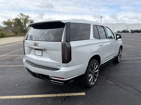 New 2026 Cadillac Escalade Luxury image 5