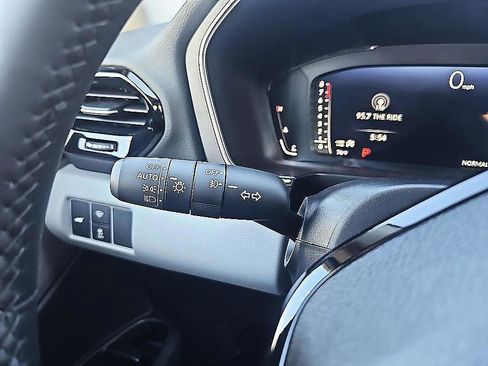 Used 2025 Honda Pilot Elite image 22