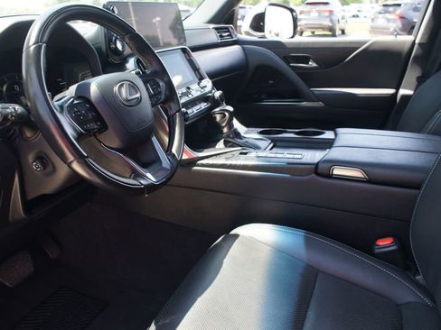 Used 2024 Lexus LX 600 4WD w/ Luxury Package image 15