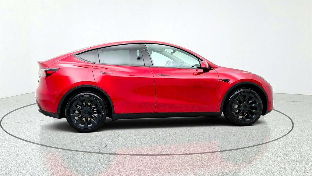 Used 2024 Tesla Model Y 2WD image 4