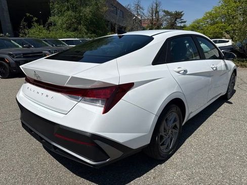 Certified 2024 Hyundai Elantra SEL FWD image 15