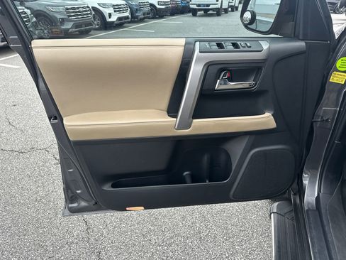 Used 2017 Toyota 4Runner SR5 image 10