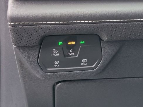 Used 2025 Volkswagen Atlas SE image 20