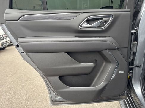 Used 2022 GMC Yukon SLT w/ SLT Premium Package image 14