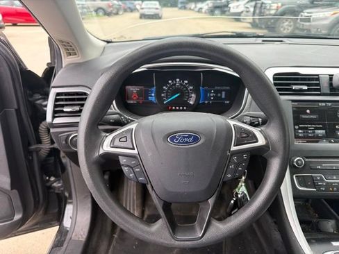 Used 2016 Ford Fusion SE FWD image 25