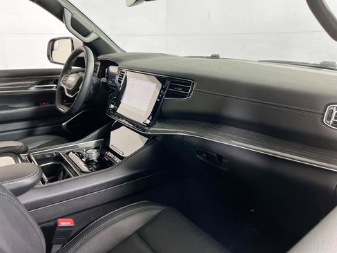 Used 2022 Jeep Wagoneer Series III w/ Premium Group I image 30