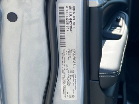 New 2025 Jeep Grand Cherokee Limited image 28