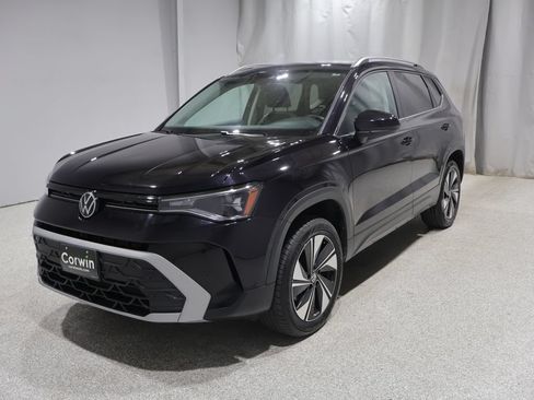 Used 2025 Volkswagen Taos SE AWD/4WD image 7