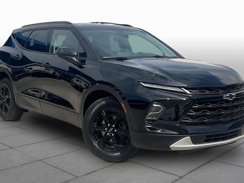 Used 2024 Chevrolet Blazer LT w/ Convenience Package FWD image 3