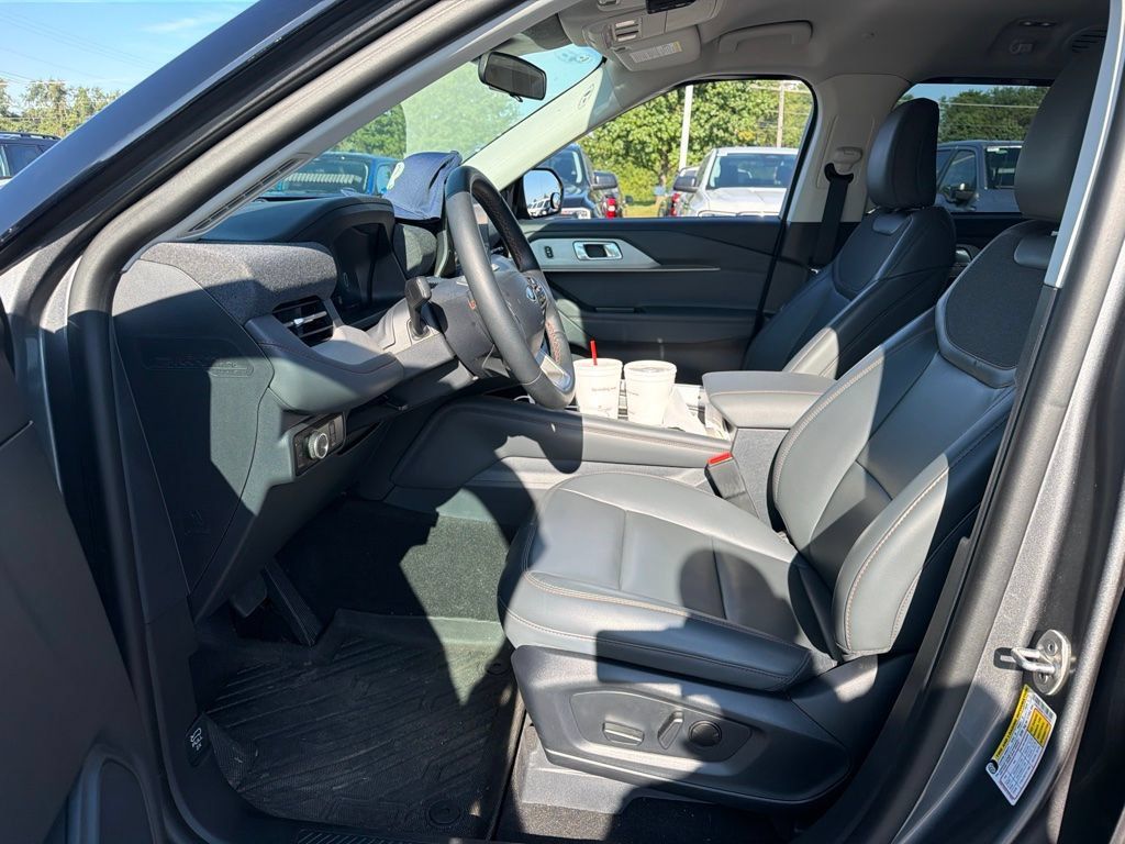Used 2026 Ford Explorer Active w/ Active Comfort Package AWD/4WD image 6