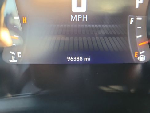 Used 2016 Dodge Challenger SXT image 25