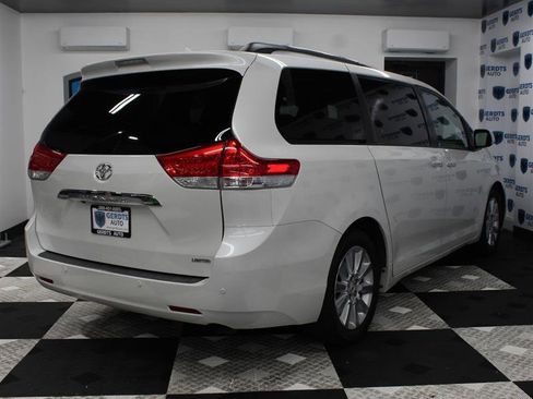 Used 2011 Toyota Sienna Limited w/ Premium Pkg FWD image 4