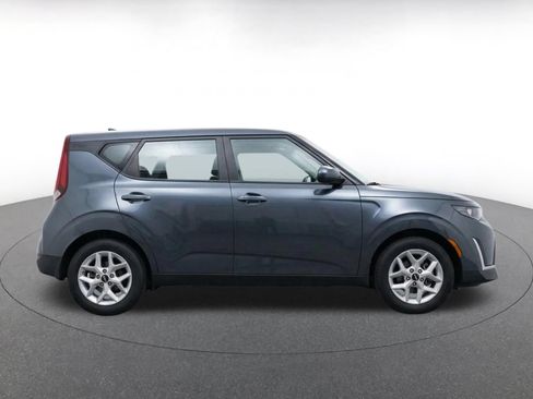 Used 2025 Kia Soul LX w/ LX Technology Package FWD image 10