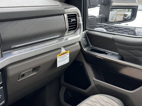 New 2025 Ford F250 Platinum w/ Platinum Plus Package image 41
