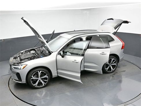 Used 2023 Volvo XC60 B5 Ultimate w/ Climate Package image 53