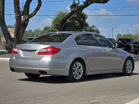Used 2012 Hyundai Genesis 3.8 RWD image 5